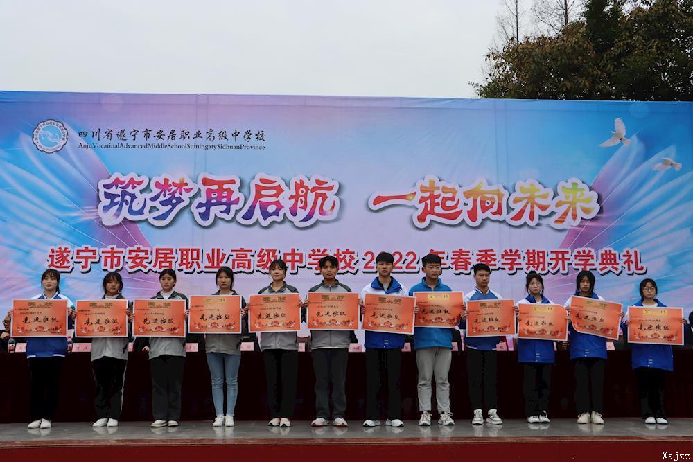 bfc17113d3e4412f9a1cbcd3825858a1.jpg